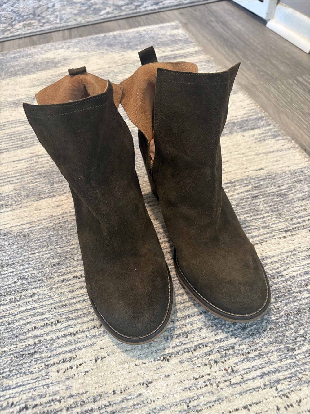 rebels women’s Dark Brown Suede Chukka Boots